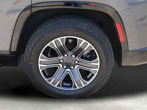 Used 2022 Jeep Wagoneer Series III w/ Flexible Seating Group RWD image 9
