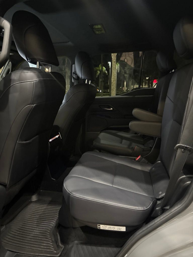 Used 2025 Lexus GX 550 w/ Accessory Package (Z1) AWD/4WD image 3