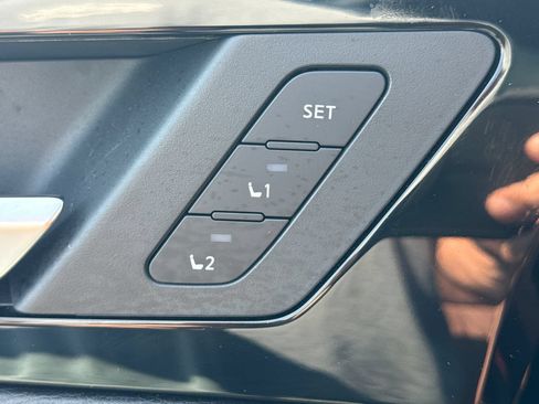 Used 2025 Mitsubishi Outlander SEL AWD/4WD image 16