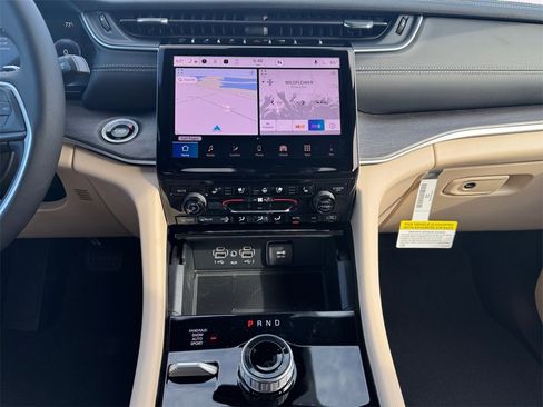 New 2025 Jeep Grand Cherokee Limited w/ Luxury Tech Group II image 11