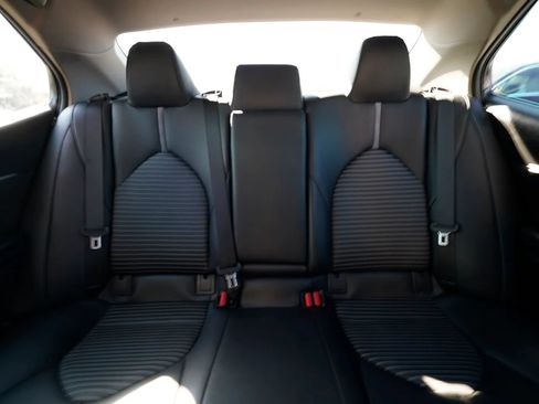 Used 2018 Toyota Camry SE FWD image 30