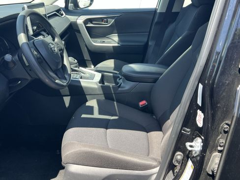 Used 2025 Toyota RAV4 LE AWD/4WD image 10