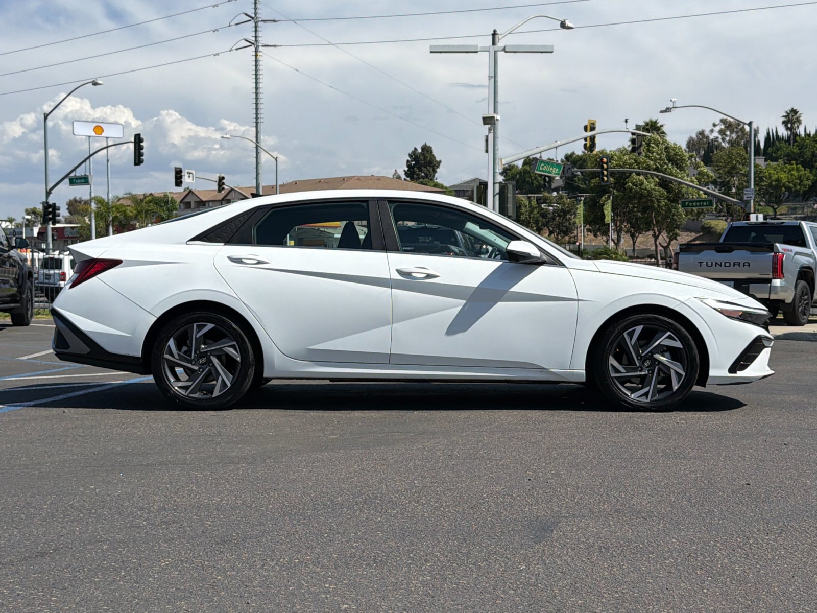 Used 2024 Hyundai Elantra Limited FWD image 6