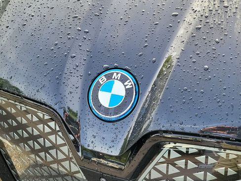 Used 2024 BMW iX xDrive50 w/ Sport Package AWD/4WD image 6