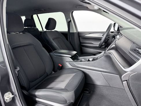 Used 2023 Jeep Grand Cherokee L Laredo image 11