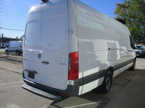 Used 2024 Mercedes-Benz Sprinter 2500 image 4