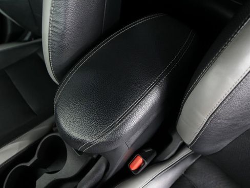 Used 2016 Hyundai Veloster Turbo FWD image 33