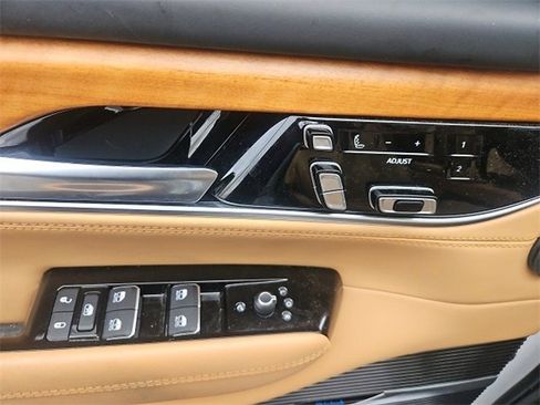 Used 2022 Jeep Grand Wagoneer Series III w/ Rear Seat Video Group 1 image 8