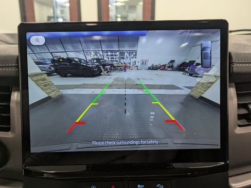 Used 2023 Ford Expedition XLT image 13