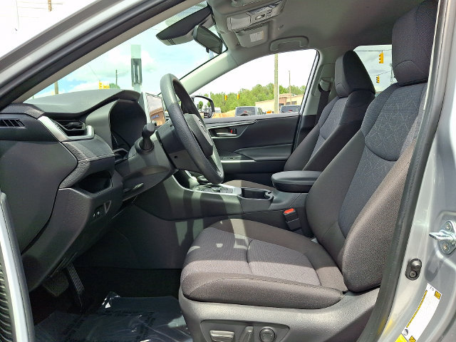 Used 2025 Toyota RAV4 XLE AWD/4WD image 13
