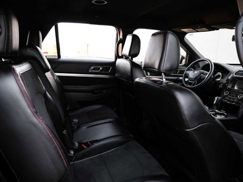 Used 2018 Ford Explorer XLT w/ Equipment Group 202A image 36