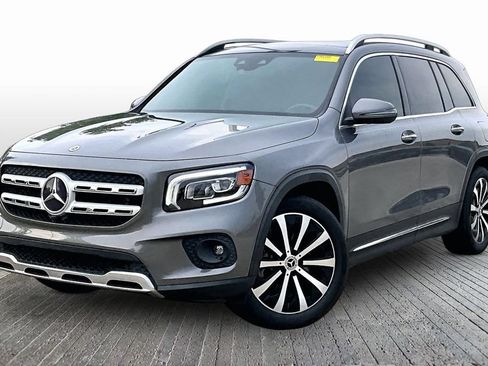 Used 2022 Mercedes-Benz GLB 250 w/ Premium Package Lite image 3