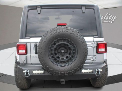 Used 2021 Jeep Wrangler Unlimited Sahara AWD/4WD image 5