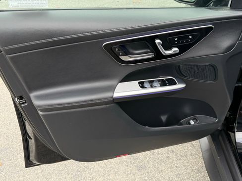 Used 2025 Mercedes-Benz GLC 300 4MATIC image 21