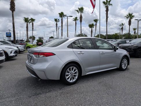 Used 2022 Toyota Corolla LE w/ LE Convenience Package FWD image 3