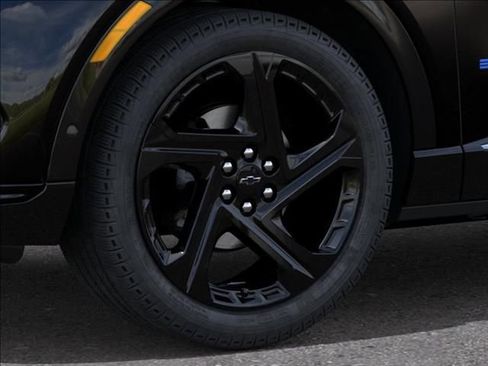 New 2025 Chevrolet Equinox EV RS w/ Convenience Package II AWD/4WD image 9