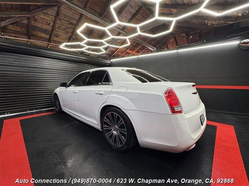 Used 2012 Chrysler 300 S image 4