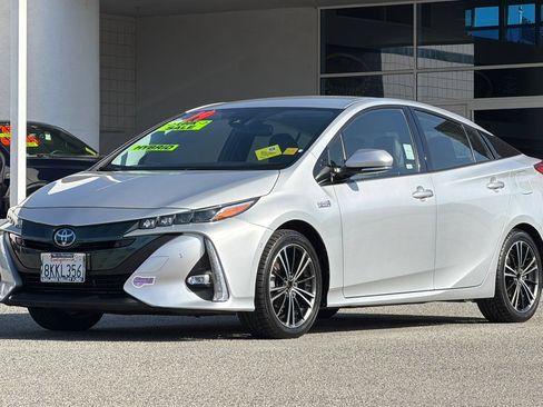 Used 2019 Toyota Prius Prime Advanced w/ Carpet Mat Package FWD image 8