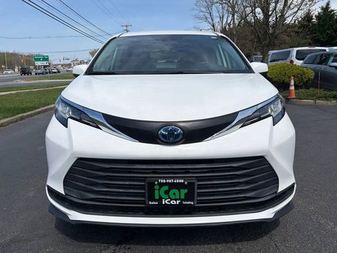 Used 2021 Toyota Sienna LE FWD image 3
