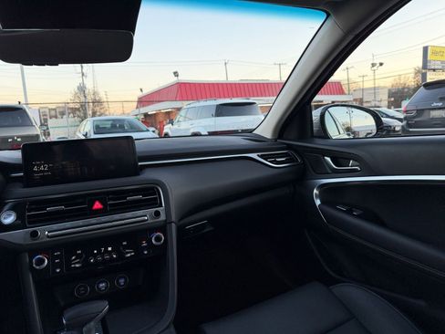 Used 2025 Genesis G70 2.5T image 36