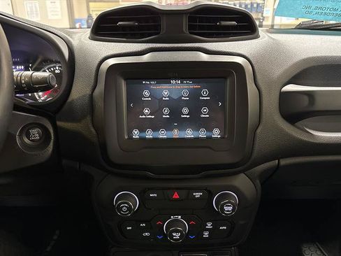 Used 2019 Jeep Renegade Latitude w/ Cold Weather Group AWD/4WD image 10