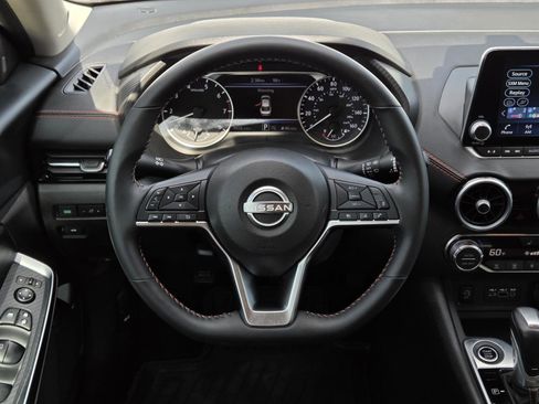Used 2025 Nissan Sentra SR FWD image 14