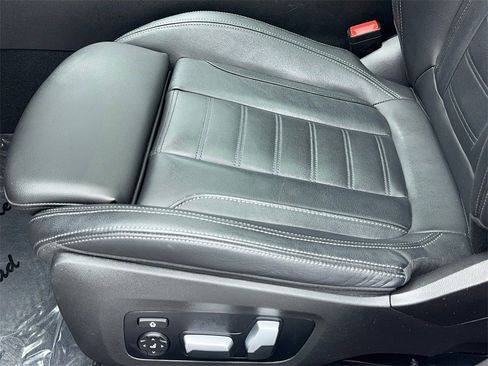 Used 2023 BMW 330i xDrive Sedan w/ M Sport Package image 40