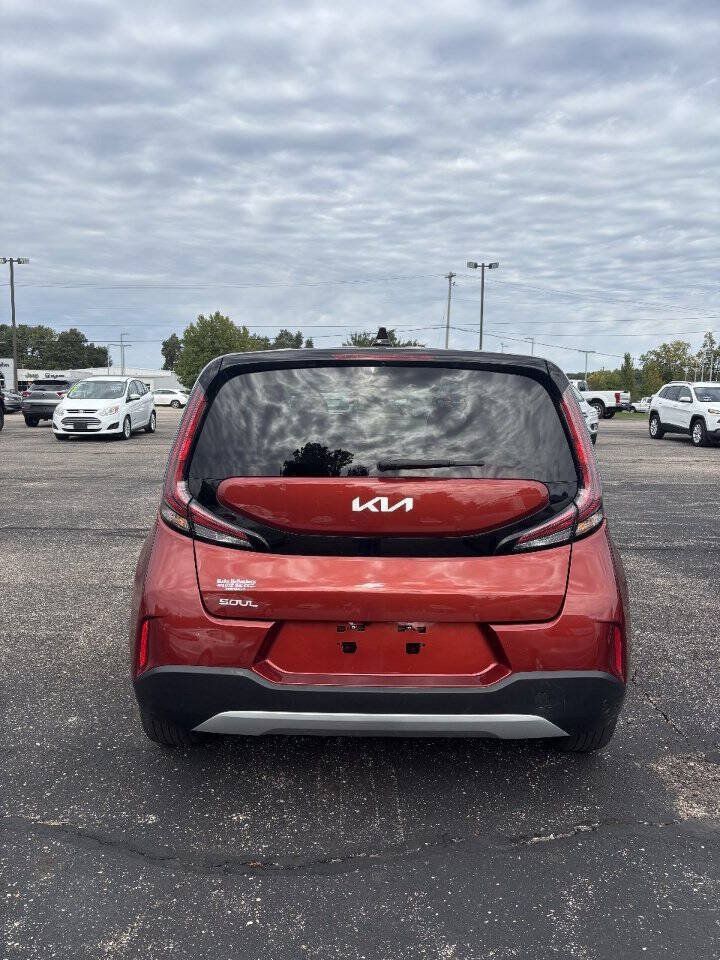 Used 2024 Kia Soul LX FWD image 9