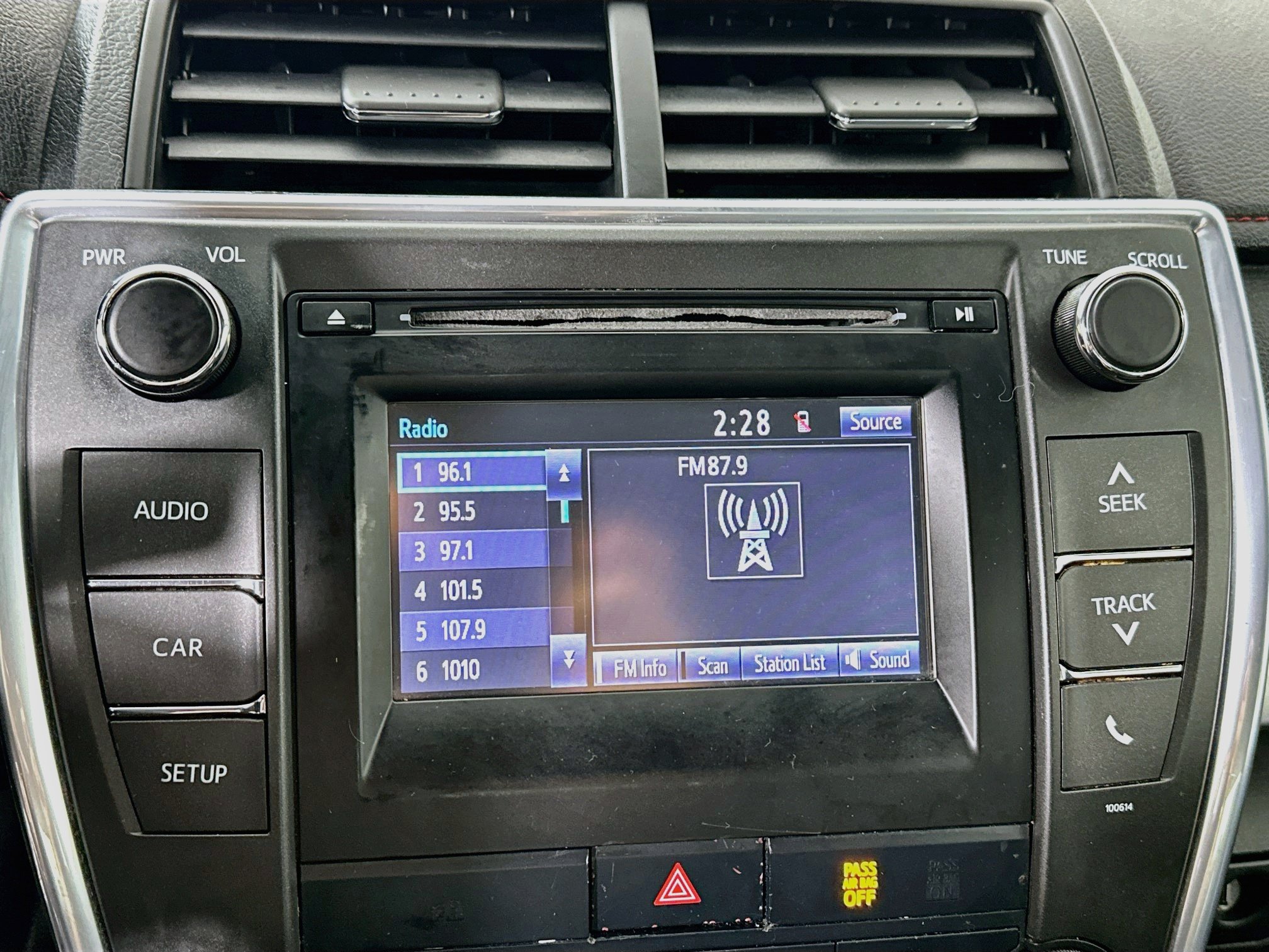 Used 2017 Toyota Camry SE FWD image 14