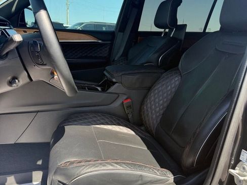 Used 2023 Jeep Grand Cherokee L Summit AWD/4WD image 9