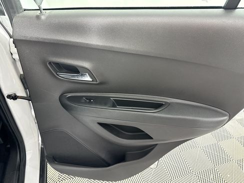Used 2017 Chevrolet Trax LS FWD image 24