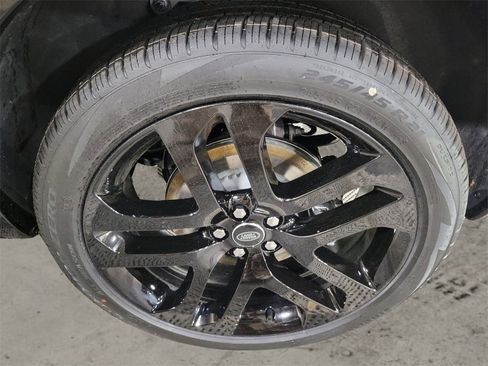 New 2025 Land Rover Discovery Sport Dynamic SE image 10