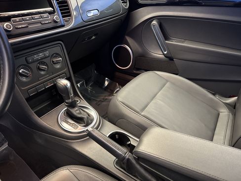 Used 2013 Volkswagen Beetle 2.0T image 18