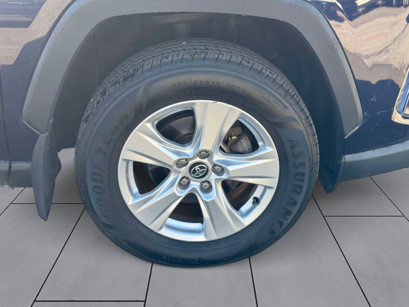Used 2020 Toyota RAV4 XLE w/ Convenience Package AWD/4WD image 8