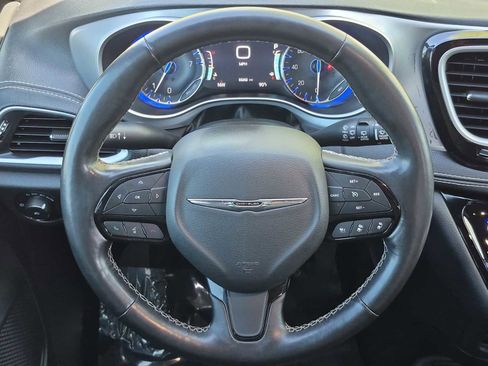 Used 2021 Chrysler Pacifica Touring-L w/ S Appearance Package image 17