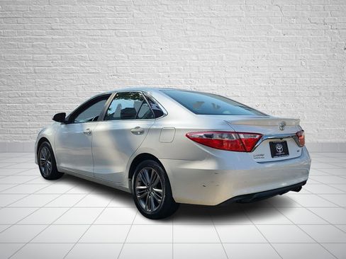 Used 2017 Toyota Camry SE FWD image 4
