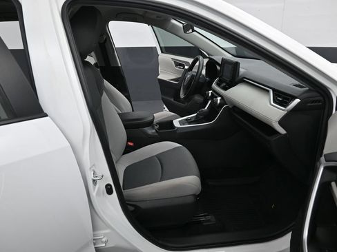 Used 2022 Toyota RAV4 XLE AWD/4WD image 32