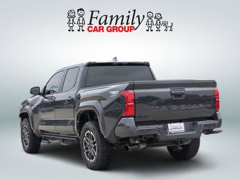 Used 2025 Toyota Tacoma TRD Sport AWD/4WD image 3