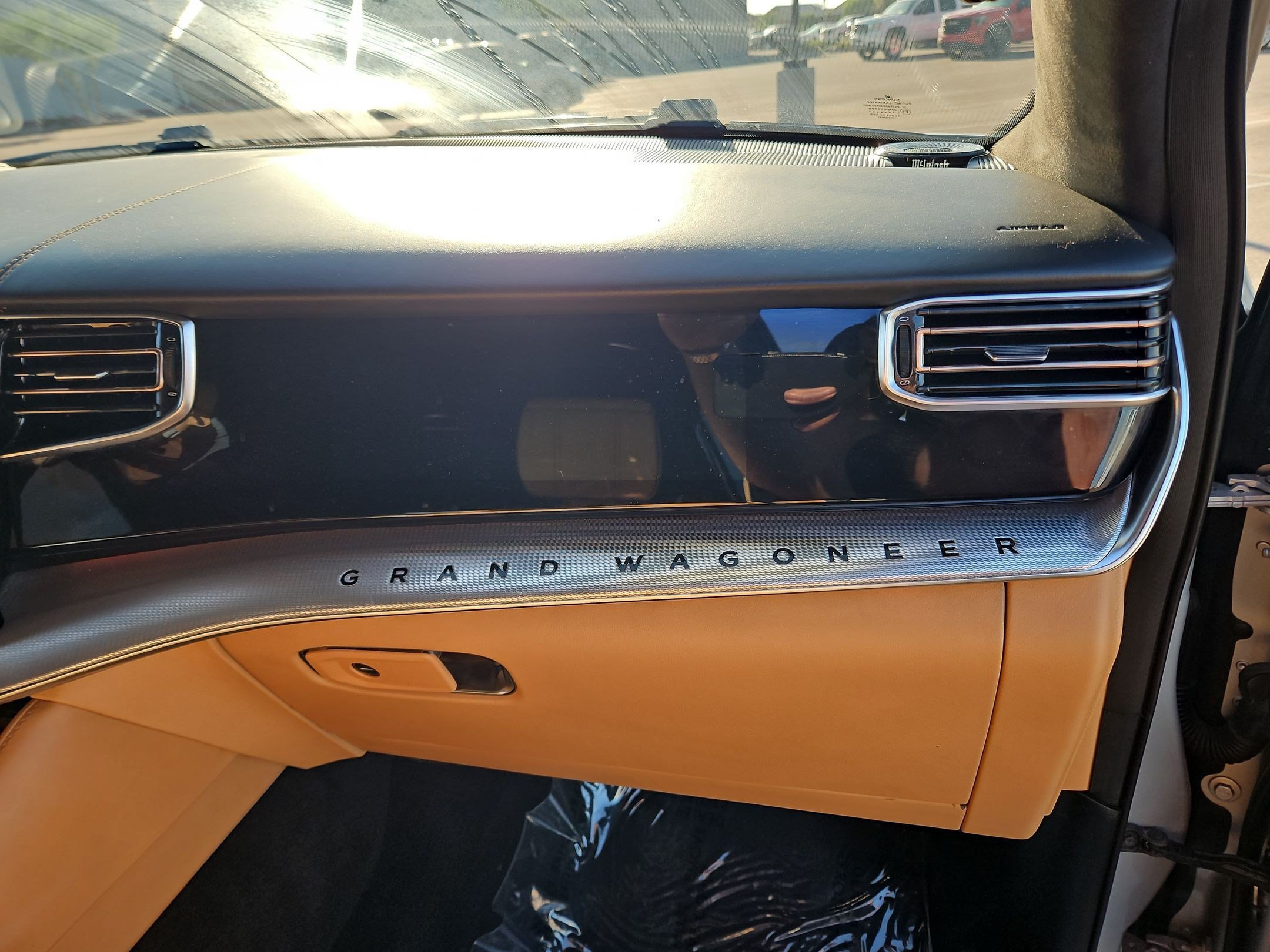 Used 2022 Jeep Grand Wagoneer Series III AWD/4WD image 32