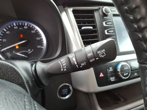 Used 2017 Toyota Highlander XLE AWD/4WD image 21