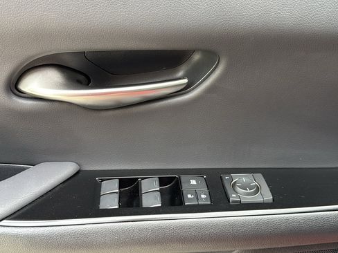 Used 2022 Lexus UX 200 w/ Accessory Package (Z1) FWD image 11