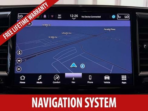 Used 2024 Chrysler Pacifica Limited FWD image 16