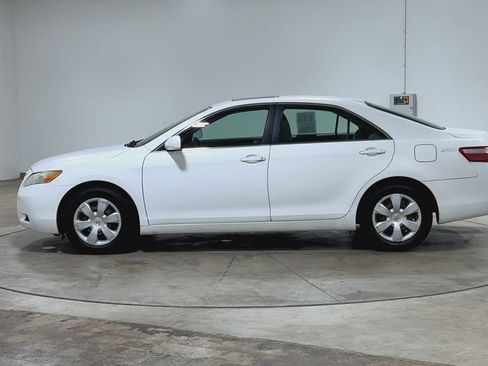 Used 2009 Toyota Camry LE FWD image 5