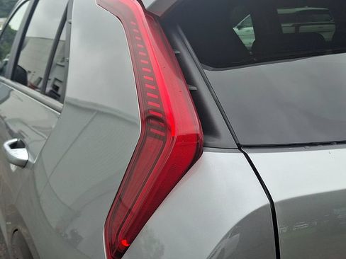 Used 2023 Kia Niro Wave w/ Wave Preserve Package FWD image 10