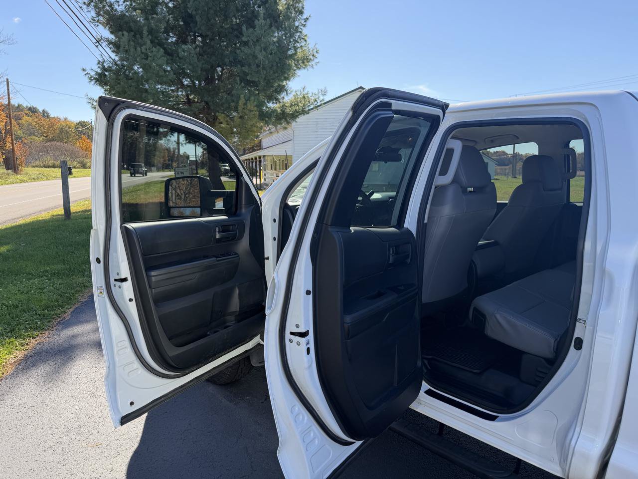 Used 2018 Toyota Tundra SR AWD/4WD image 31