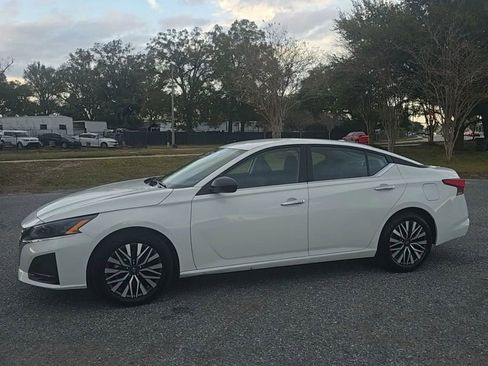 Used 2025 Nissan Altima 2.5 SV image 3