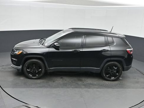 Used 2018 Jeep Compass Latitude FWD image 35