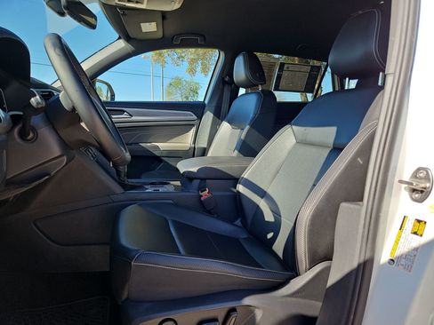 Used 2023 Volkswagen Atlas Cross Sport SE image 9