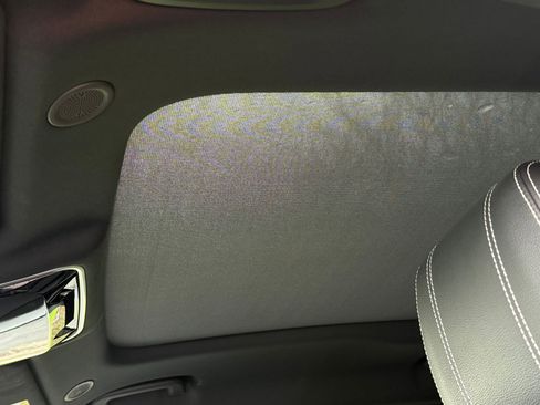 Used 2022 Land Rover Range Rover Velar R-Dynamic S image 15