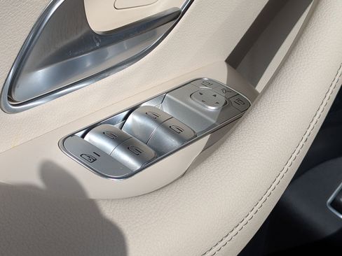 Used 2023 Mercedes-Benz GLS 450 4MATIC image 12